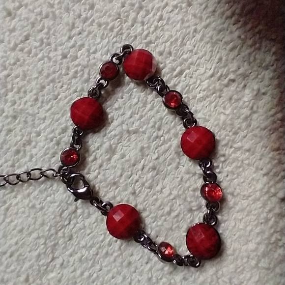 Black and red bracelet - Picture 1 of 3